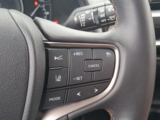 Used 2020 Lexus UX 250h w/ Accessory Package image 21