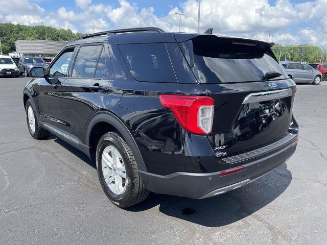 Certified 2023 Ford Explorer XLT w/ Equipment Group 202A AWD/4WD image 3