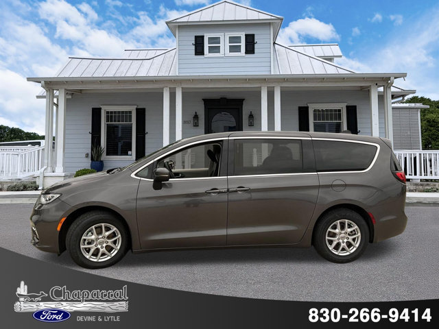 Used 2023 Chrysler Pacifica Touring-L FWD image 3