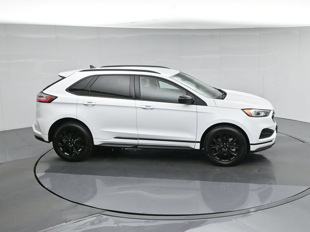Certified 2022 Ford Edge SE w/ Black Appearance Package AWD/4WD image 54