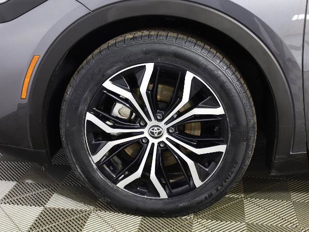 Used 2023 Toyota Crown XLE image 21