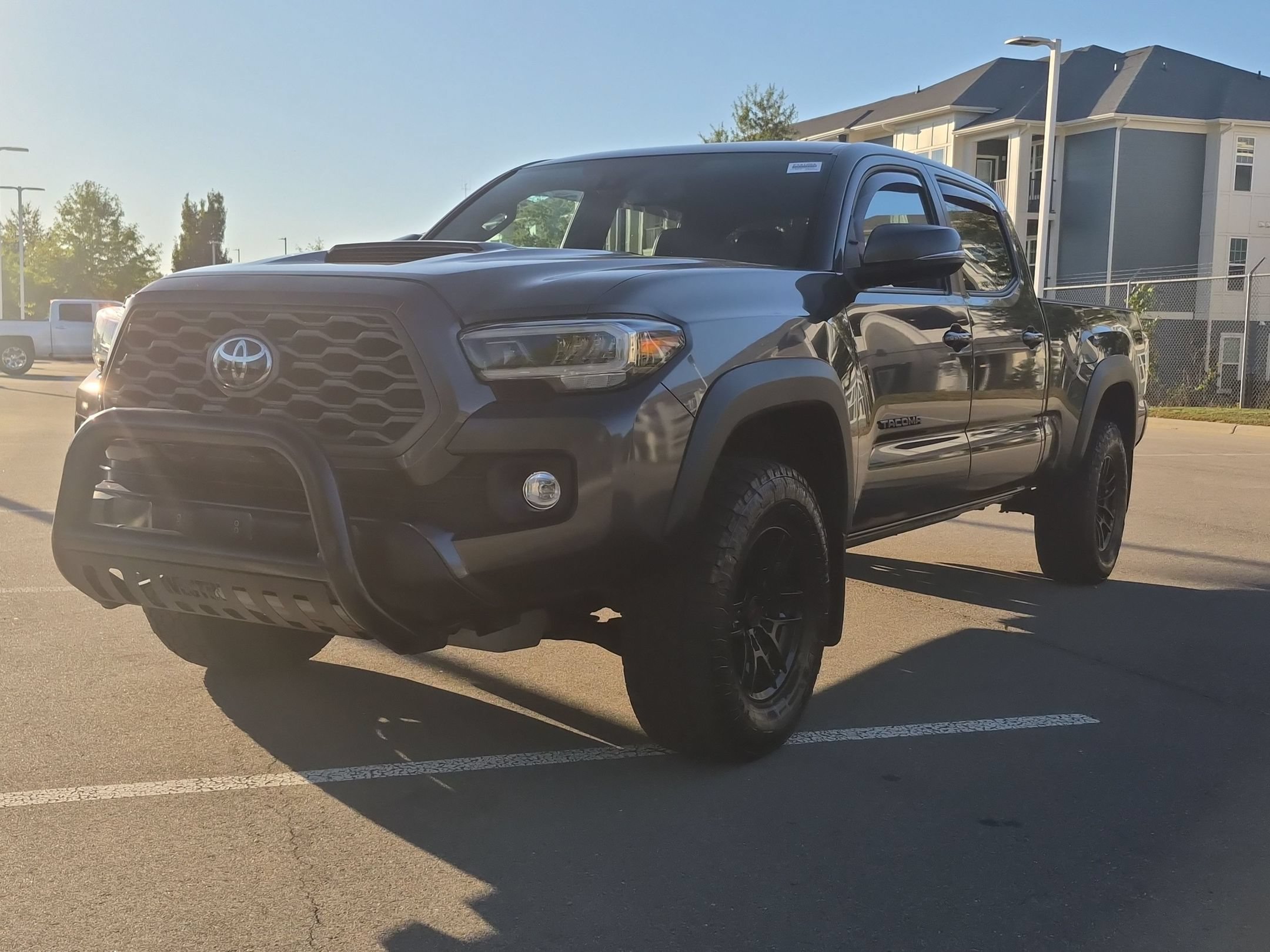 Used 2020 Toyota Tacoma TRD Off-Road w/ TRD Premium Off Road Package AWD/4WD image 8