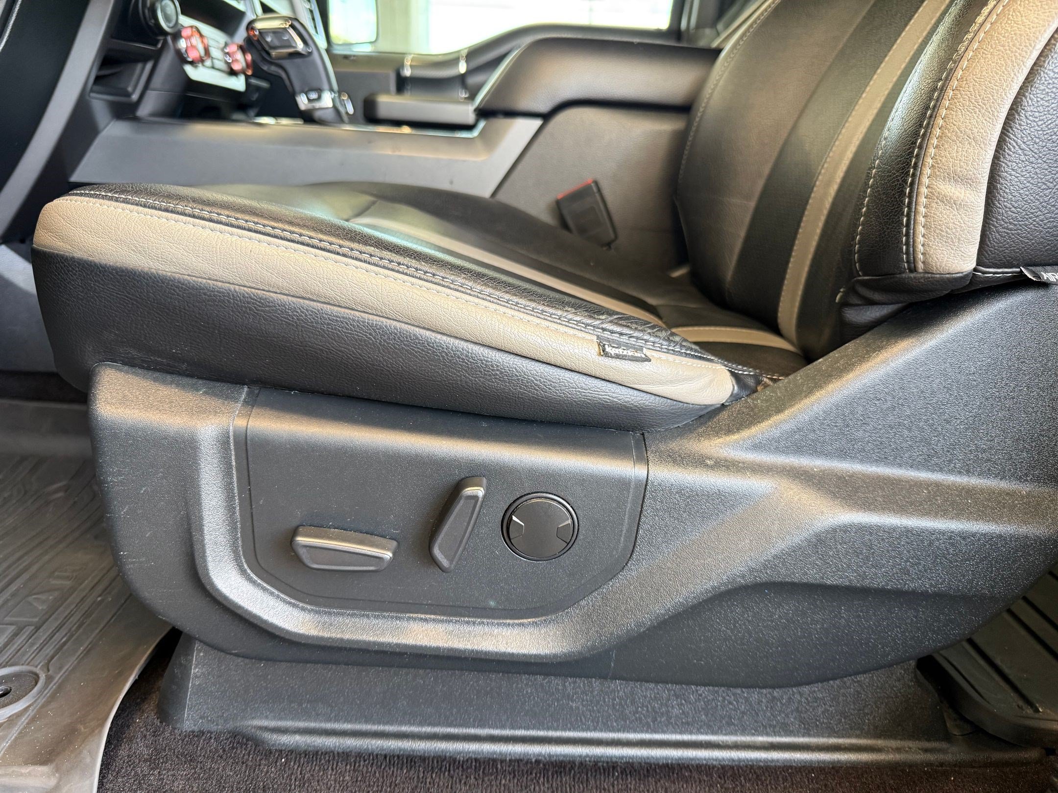 Certified 2019 Ford F150 XLT w/ Equipment Group 302A Luxury AWD/4WD image 14