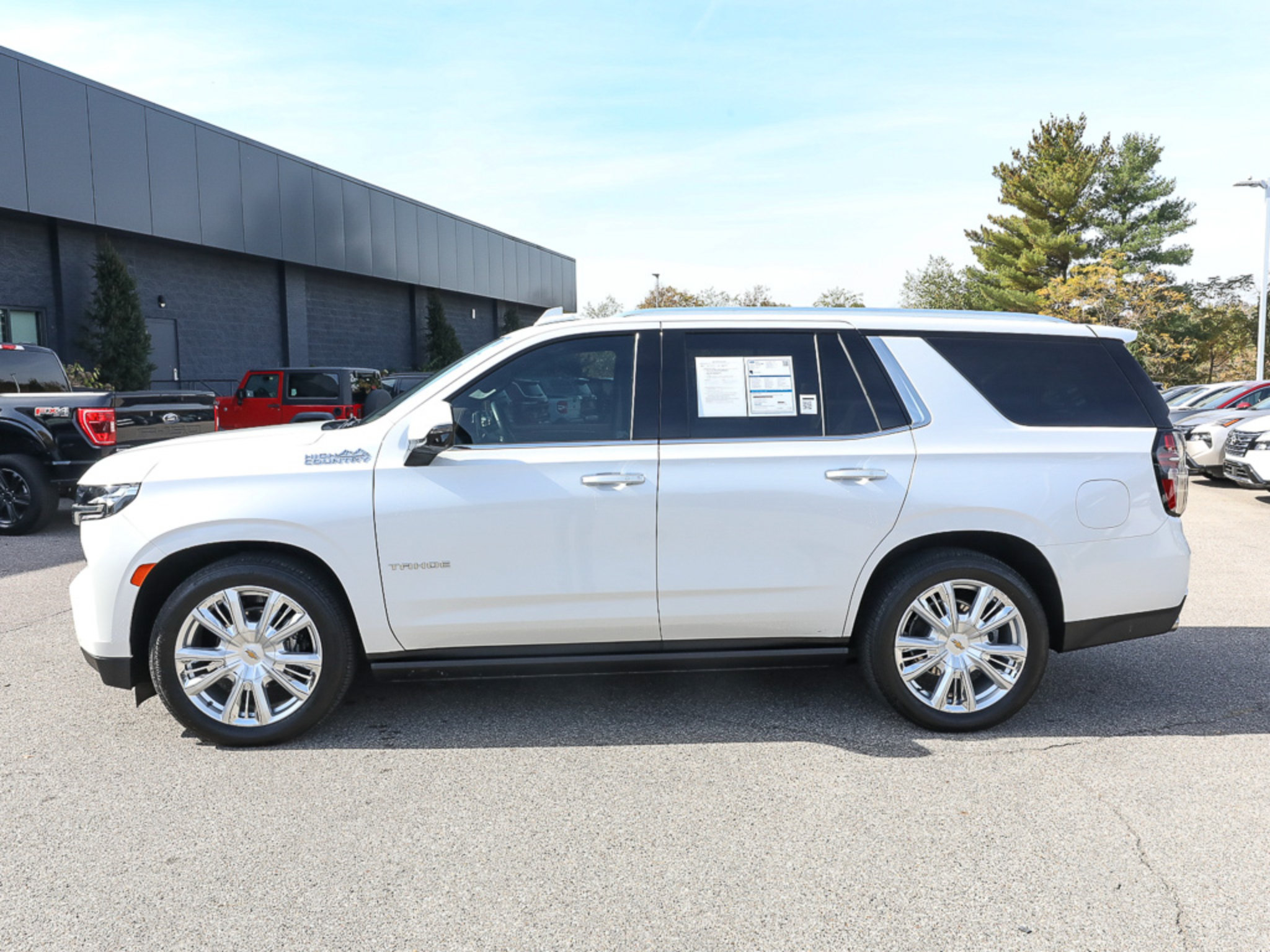 Used 2024 Chevrolet Tahoe High Country AWD/4WD image 2