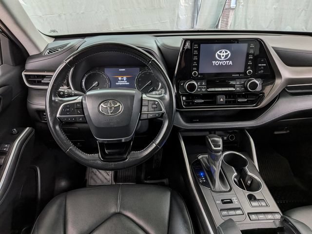 Used 2021 Toyota Highlander XLE AWD/4WD image 26
