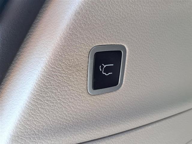 Used 2024 Chrysler Pacifica Touring-L FWD image 24