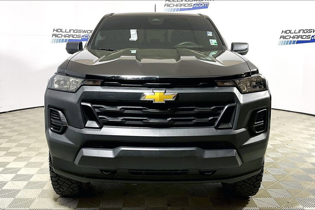 Used 2025 Chevrolet Colorado W/T image 2