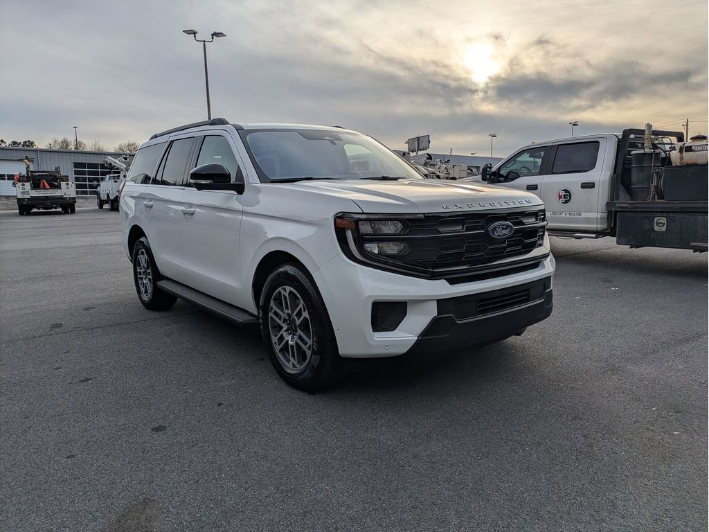 Certified 2025 Ford Expedition Active image 8