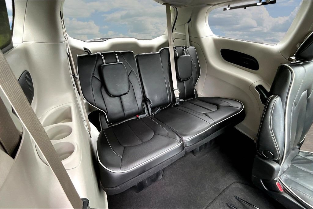 Used 2022 Chrysler Pacifica Limited AWD/4WD image 28