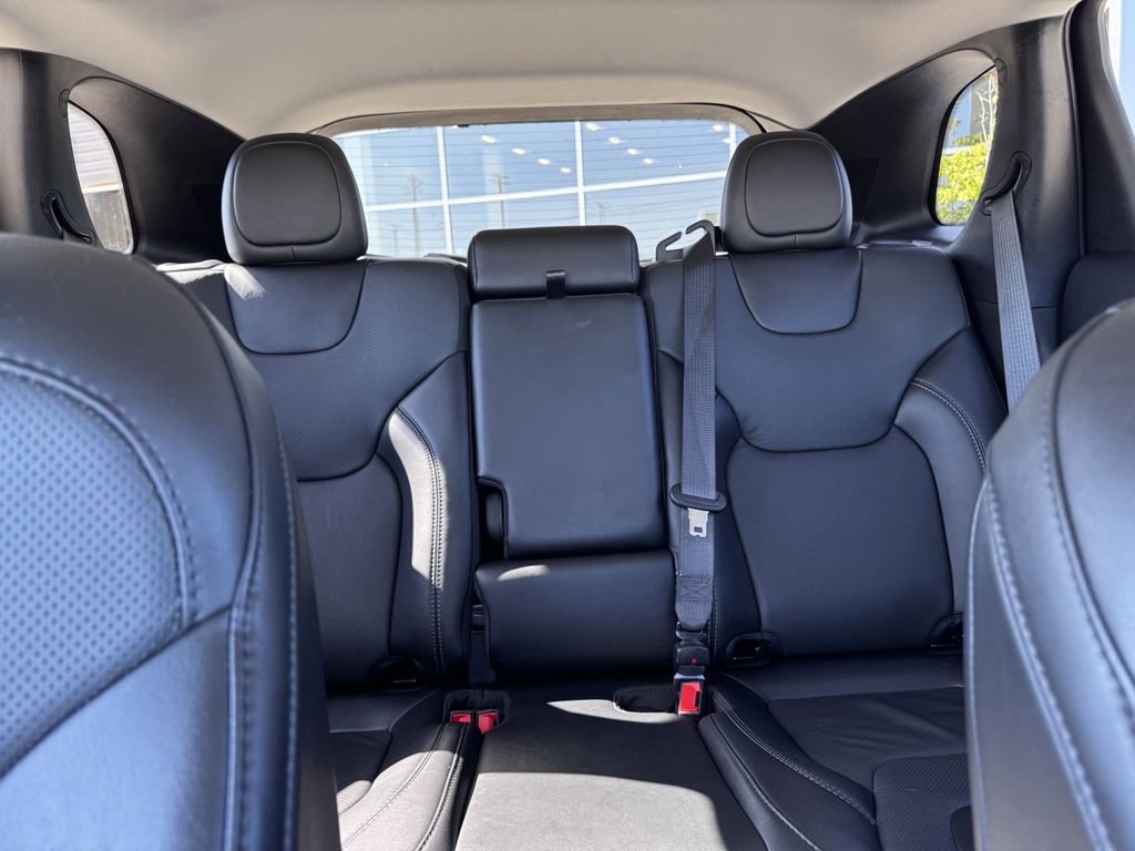 Used 2023 Jeep Cherokee Altitude Lux image 32