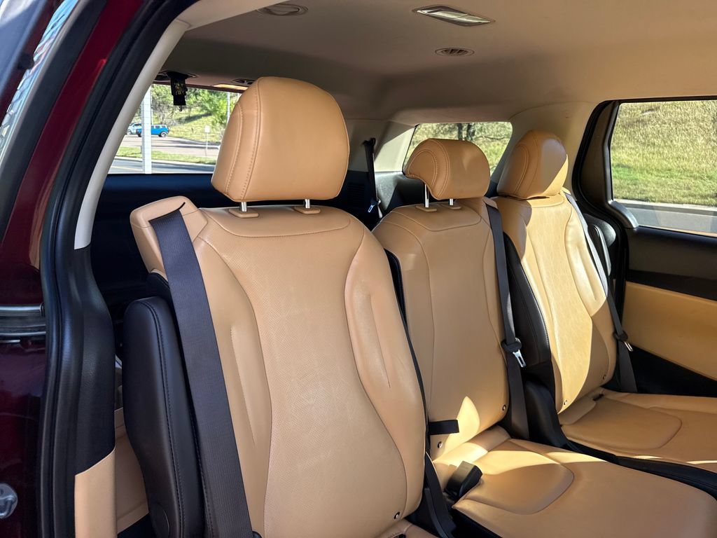 Used 2024 Kia Carnival LX FWD image 24