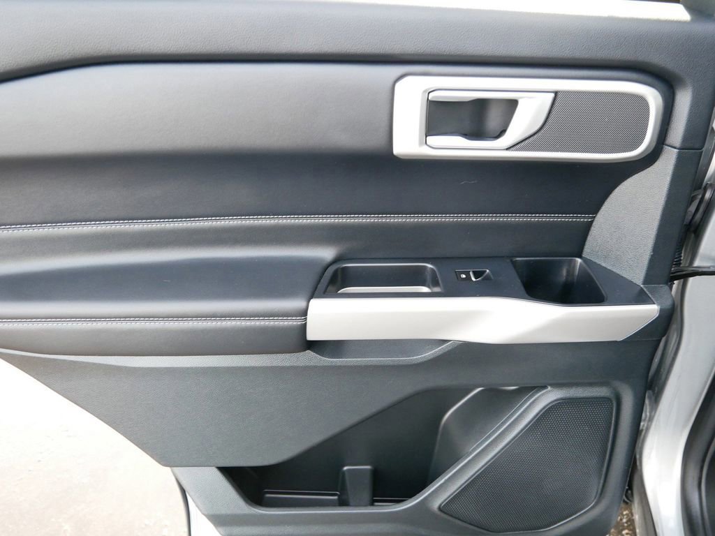 Certified 2022 Ford Explorer XLT w/ Equipment Group 202A image 13
