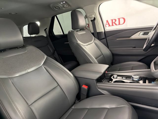 Certified 2025 Ford Explorer Active w/ Active Comfort Package RWD image 16