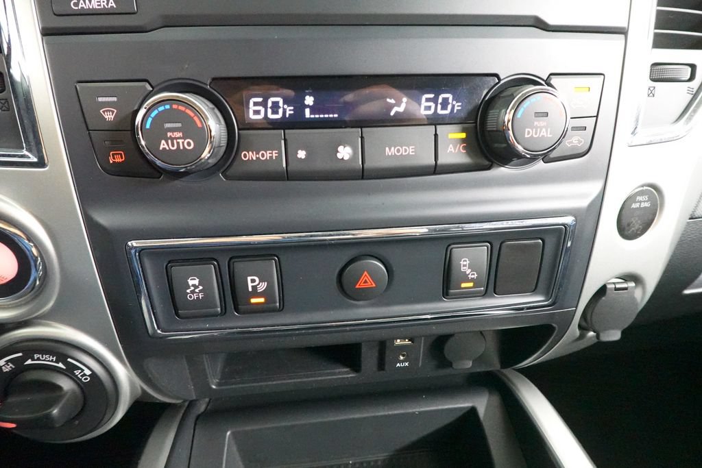 Used 2017 Nissan Titan PRO-4X AWD/4WD image 17