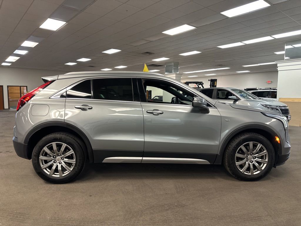 Used 2023 Cadillac XT4 Premium Luxury image 3