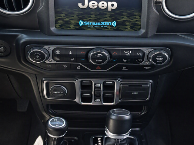 Used 2020 Jeep Gladiator Overland AWD/4WD image 13