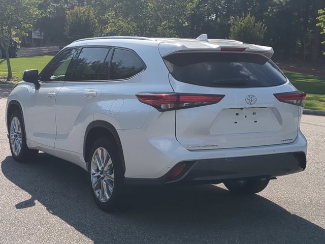 Used 2023 Toyota Highlander Limited FWD image 6