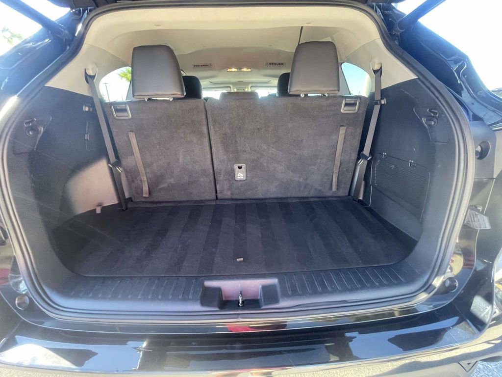 Used 2023 Toyota Highlander XLE image 10