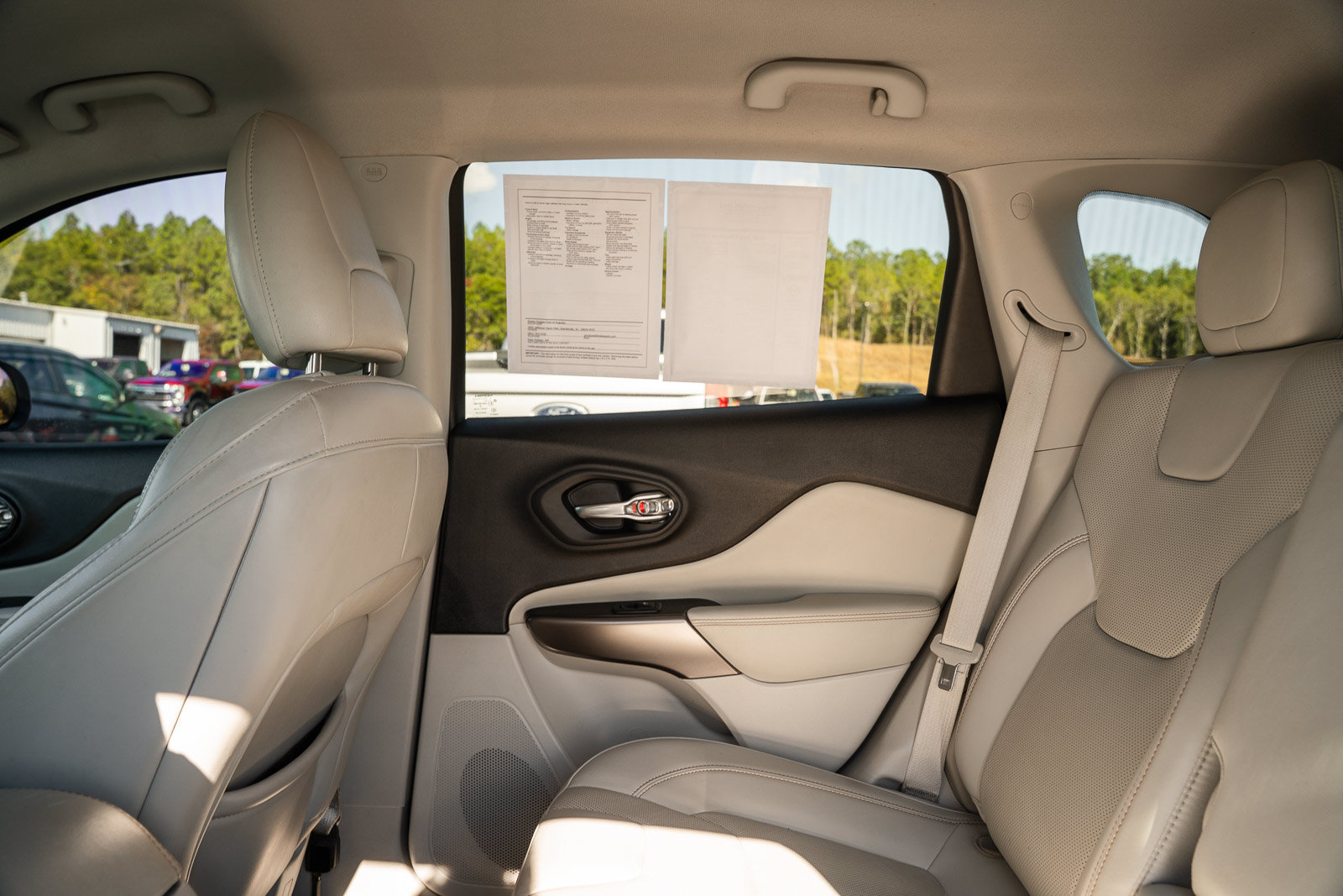 Used 2020 Jeep Cherokee Limited FWD image 21