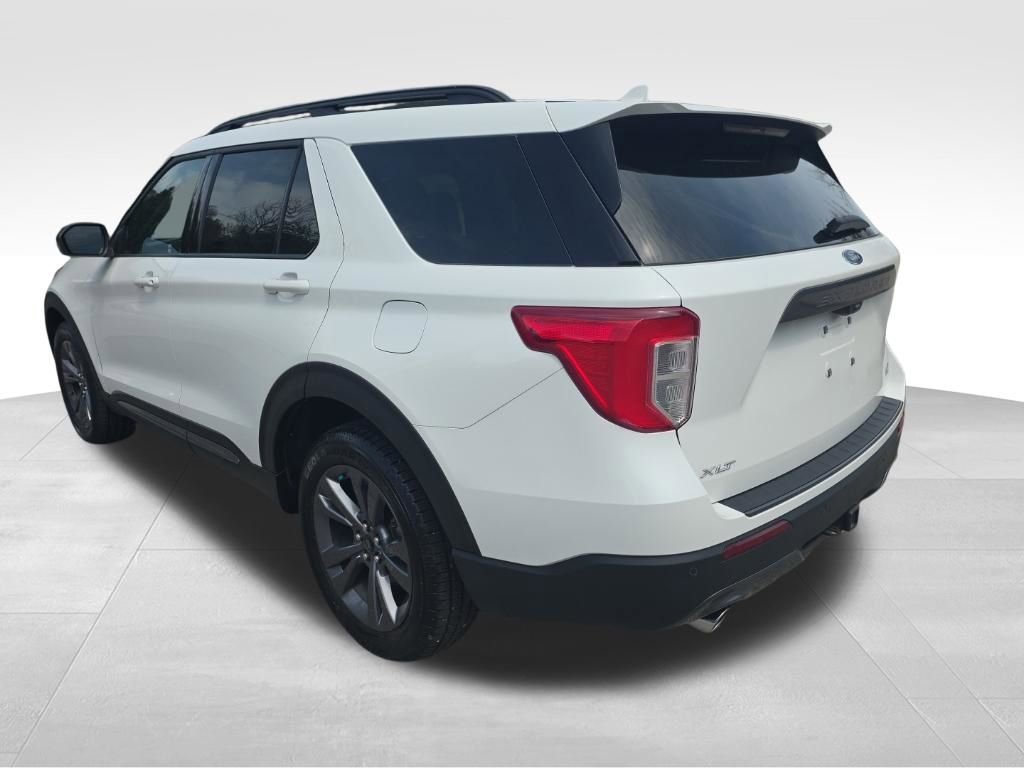 Certified 2023 Ford Explorer XLT w/ Equipment Group 202A image 9