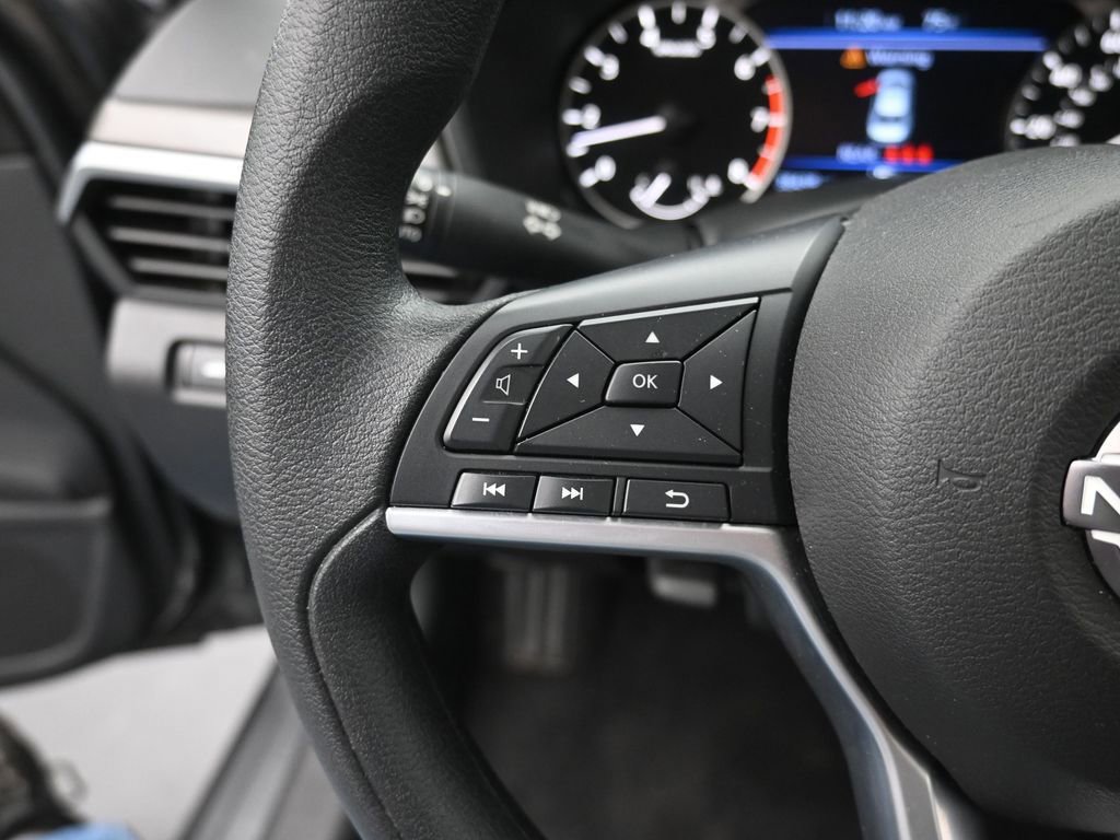 Used 2025 Nissan Altima 2.5 SV FWD image 15