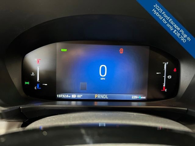 Certified 2025 Ford Escape SE w/ Class II Trailer Tow Package image 15