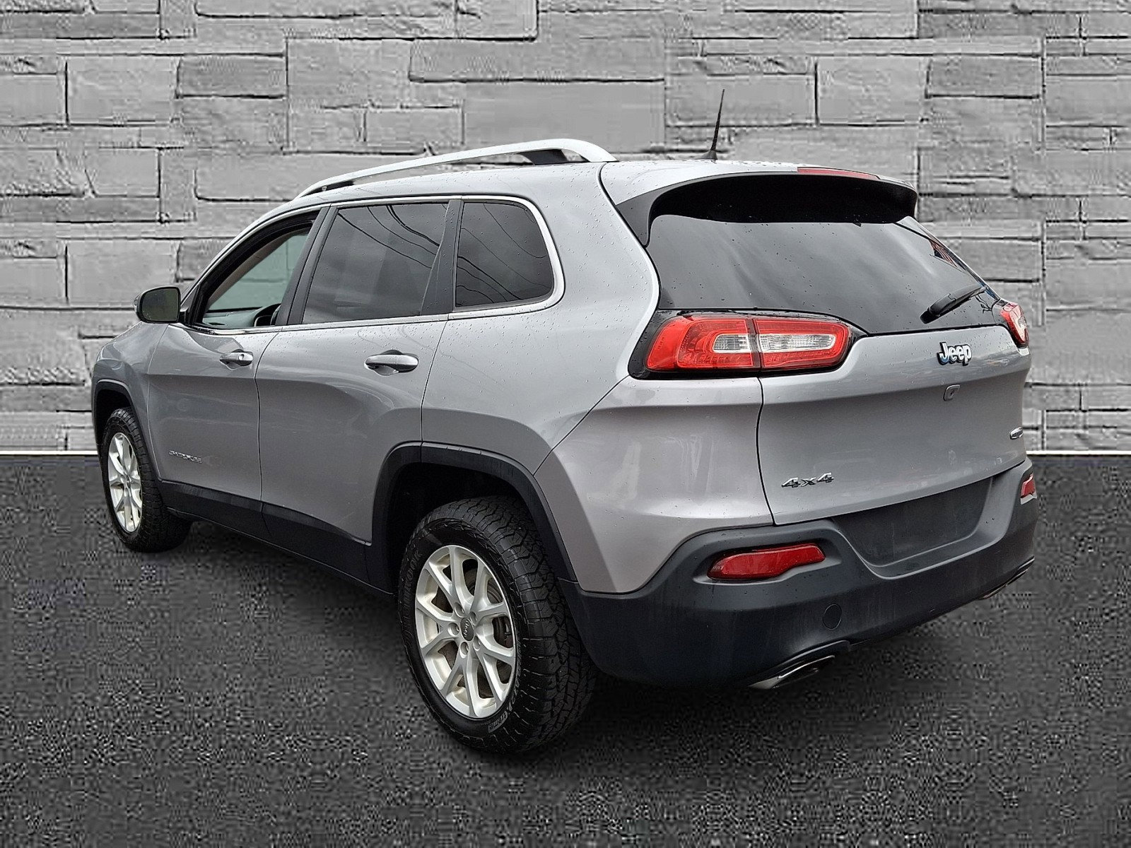 Used 2017 Jeep Cherokee Latitude w/ Cold Weather Group image 8