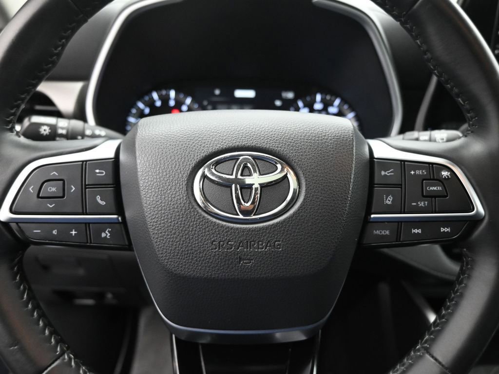 Used 2021 Toyota Highlander XLE image 39