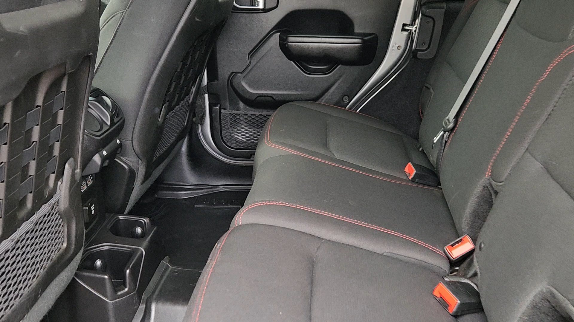 Used 2019 Jeep Wrangler Unlimited Rubicon w/ Cold Weather Group AWD/4WD image 25