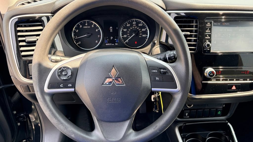 Used 2020 Mitsubishi Outlander ES FWD image 6