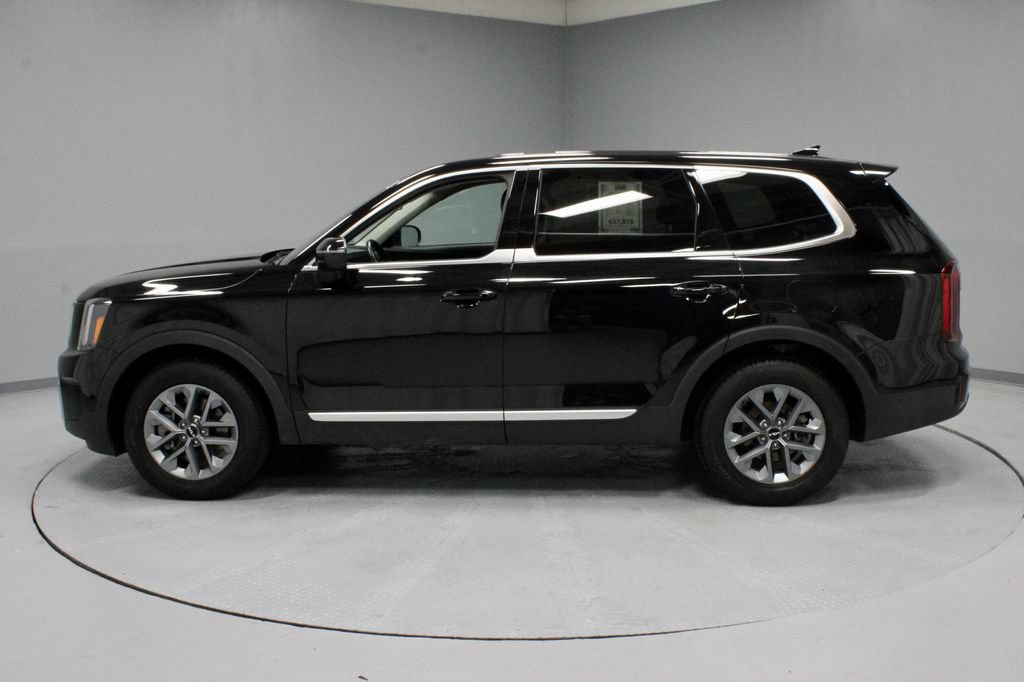 Used 2025 Kia Telluride LX FWD image 8