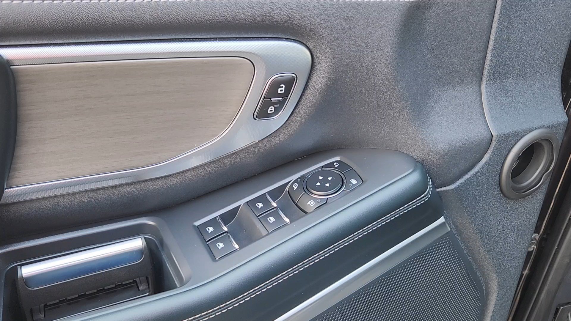 Certified 2025 Ford Expedition Max Platinum AWD/4WD image 8