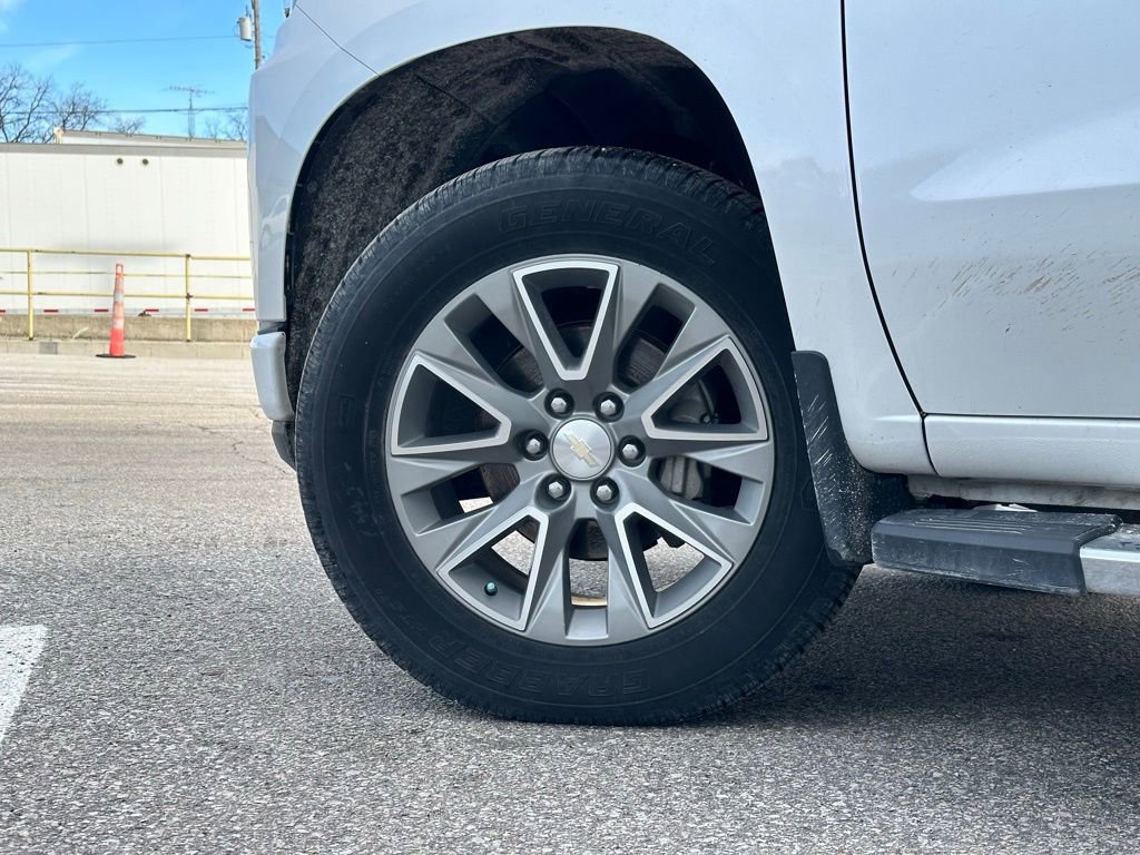 Used 2022 Chevrolet Silverado 1500 High Country w/ Technology Package image 8