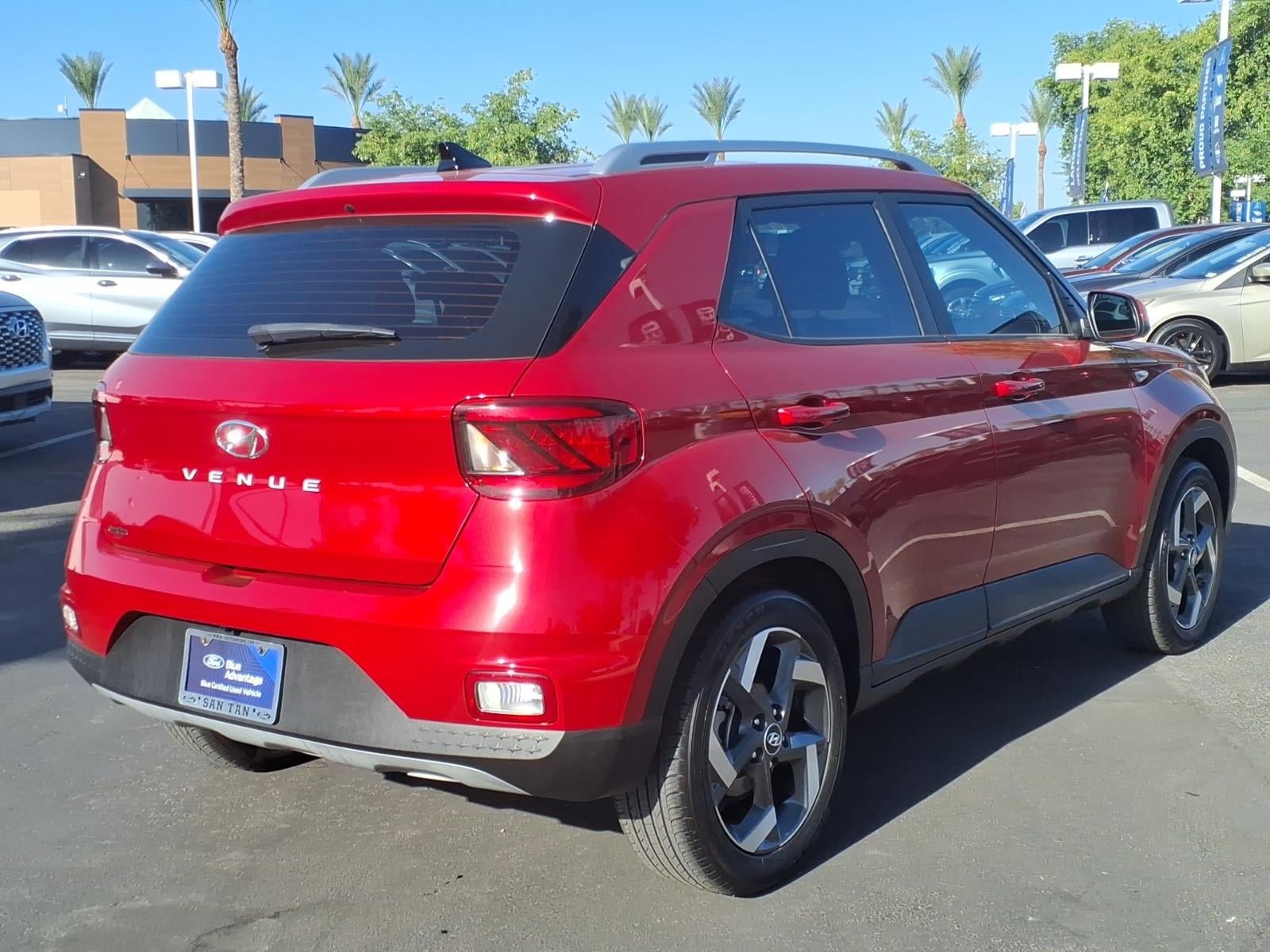 Used 2022 Hyundai Venue Limited FWD image 4