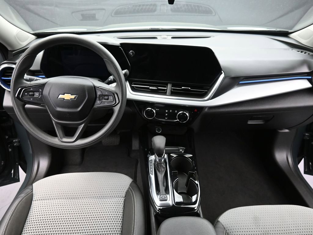 Used 2025 Chevrolet Trax LT image 12