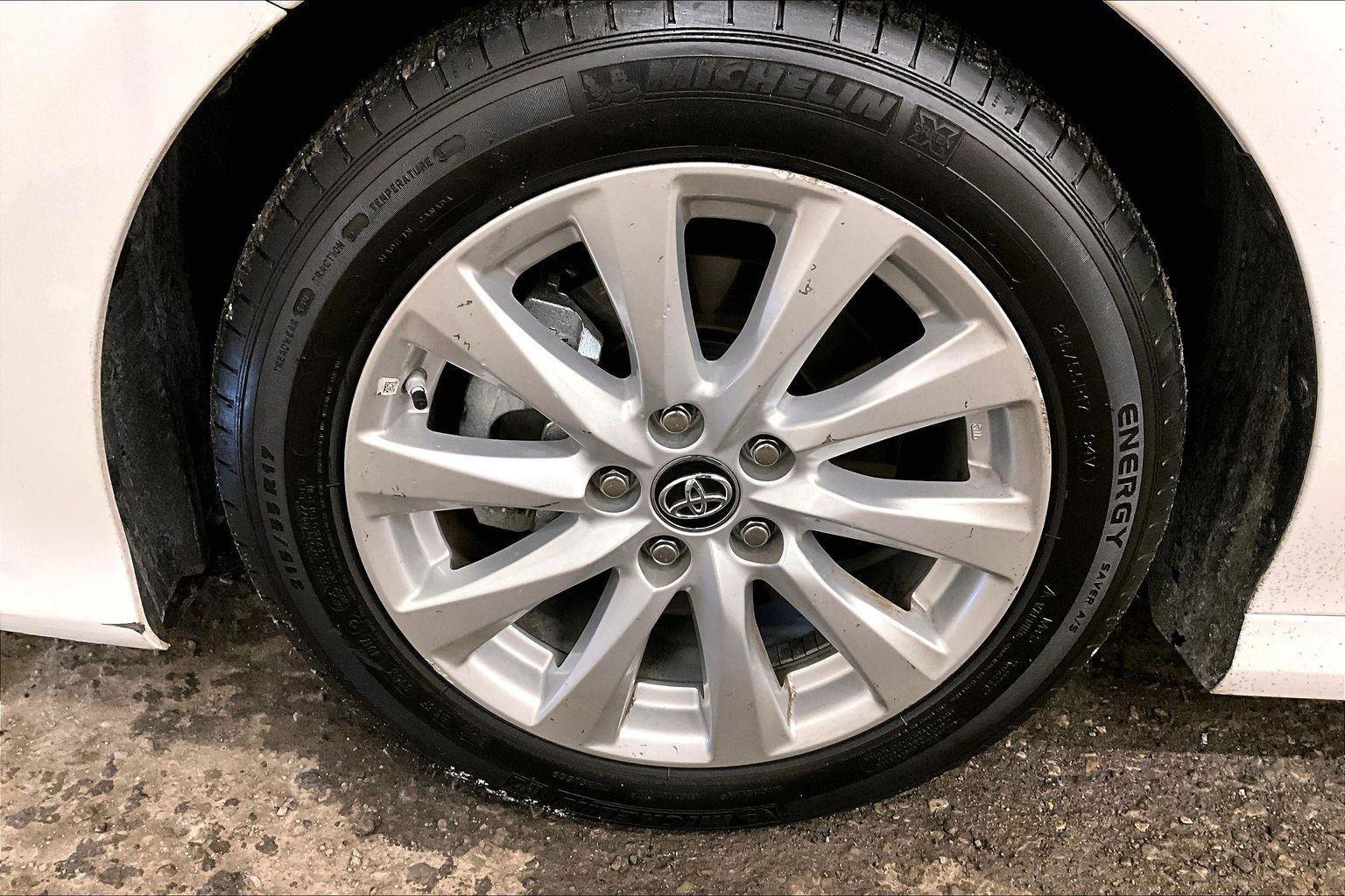 Used 2018 Toyota Camry LE image 10