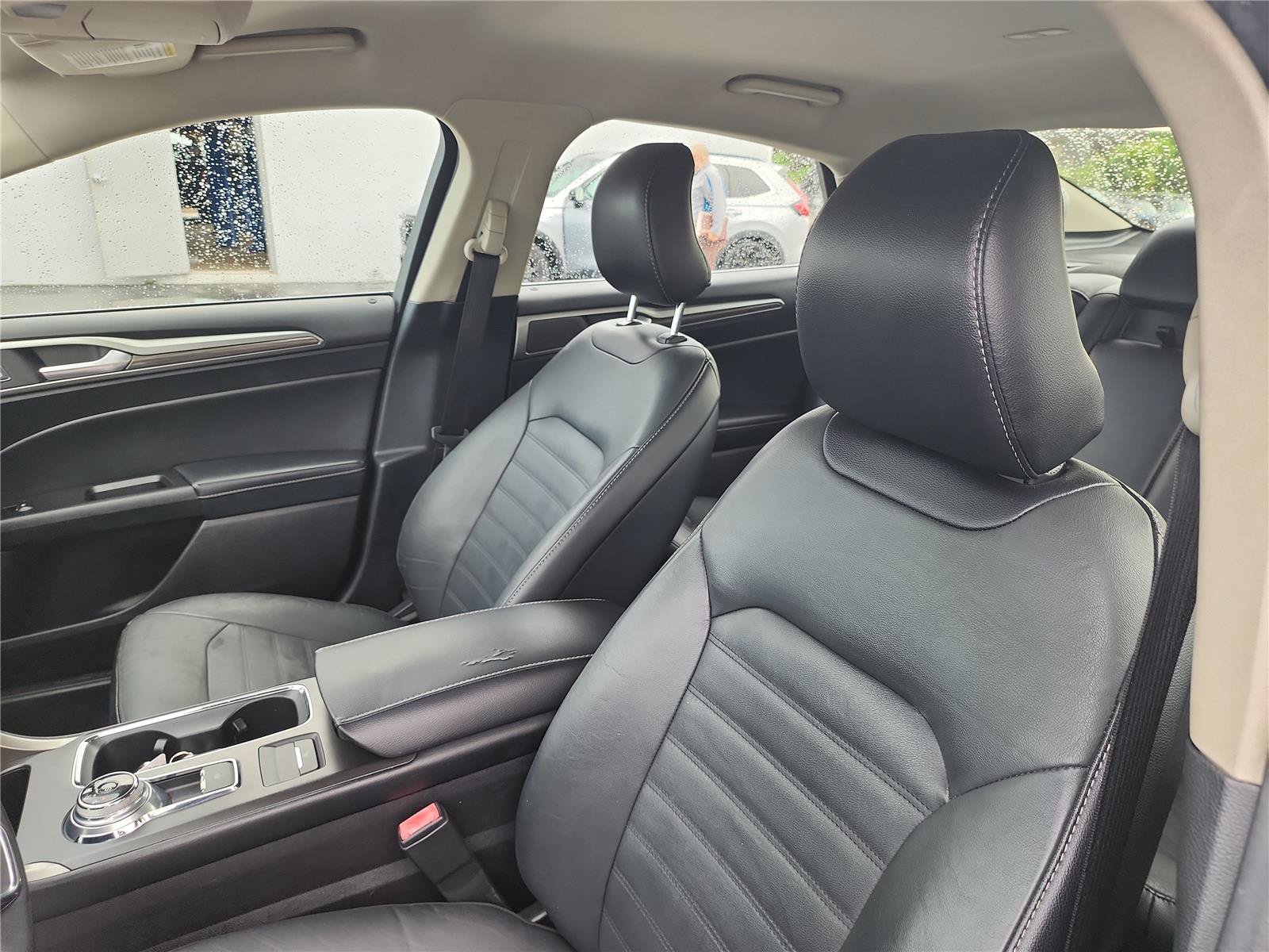 Certified 2018 Ford Fusion SE w/ Fusion SE Technology Package FWD image 10