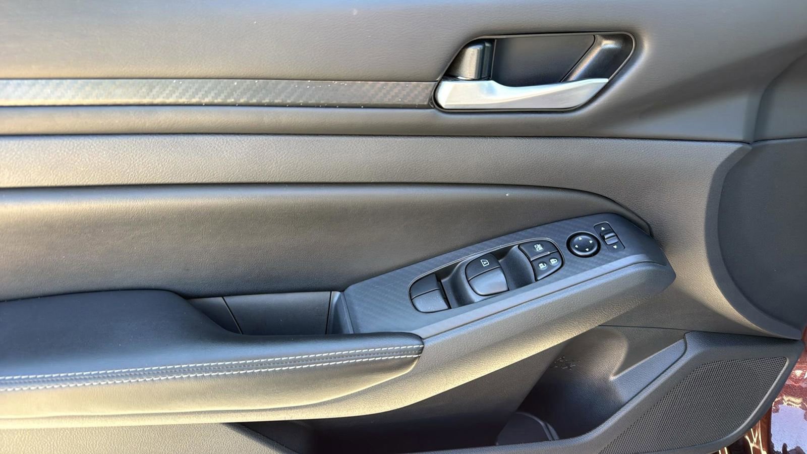 Used 2024 Nissan Altima 2.5 SV image 12