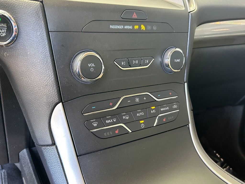 Certified 2020 Ford Edge SEL w/ Cold Weather Package FWD image 35