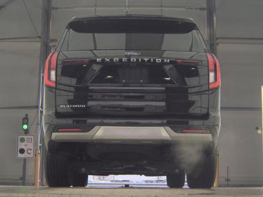 Certified 2025 Ford Expedition Platinum AWD/4WD image 8
