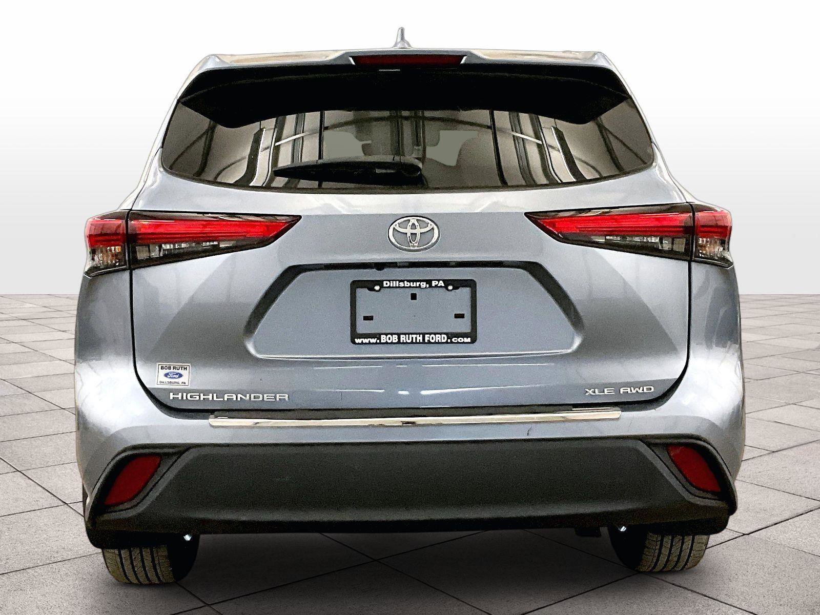 Used 2020 Toyota Highlander XLE AWD/4WD image 4