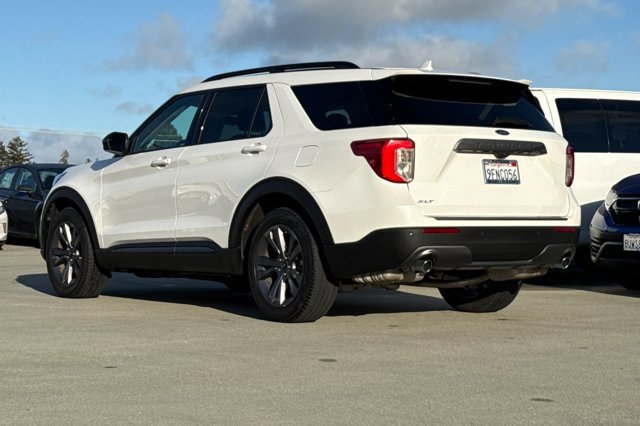 Certified 2022 Ford Explorer XLT w/ Equipment Group 202A image 3