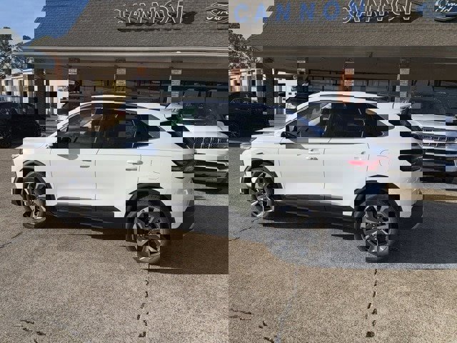 Certified 2023 Ford Escape Platinum w/ Premium Technology Package image 3