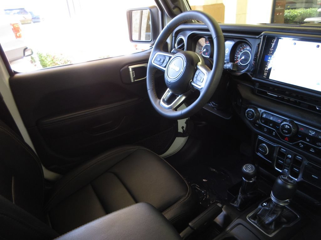 Used 2024 Jeep Wrangler Unlimited Sahara w/ Technology Group AWD/4WD image 20