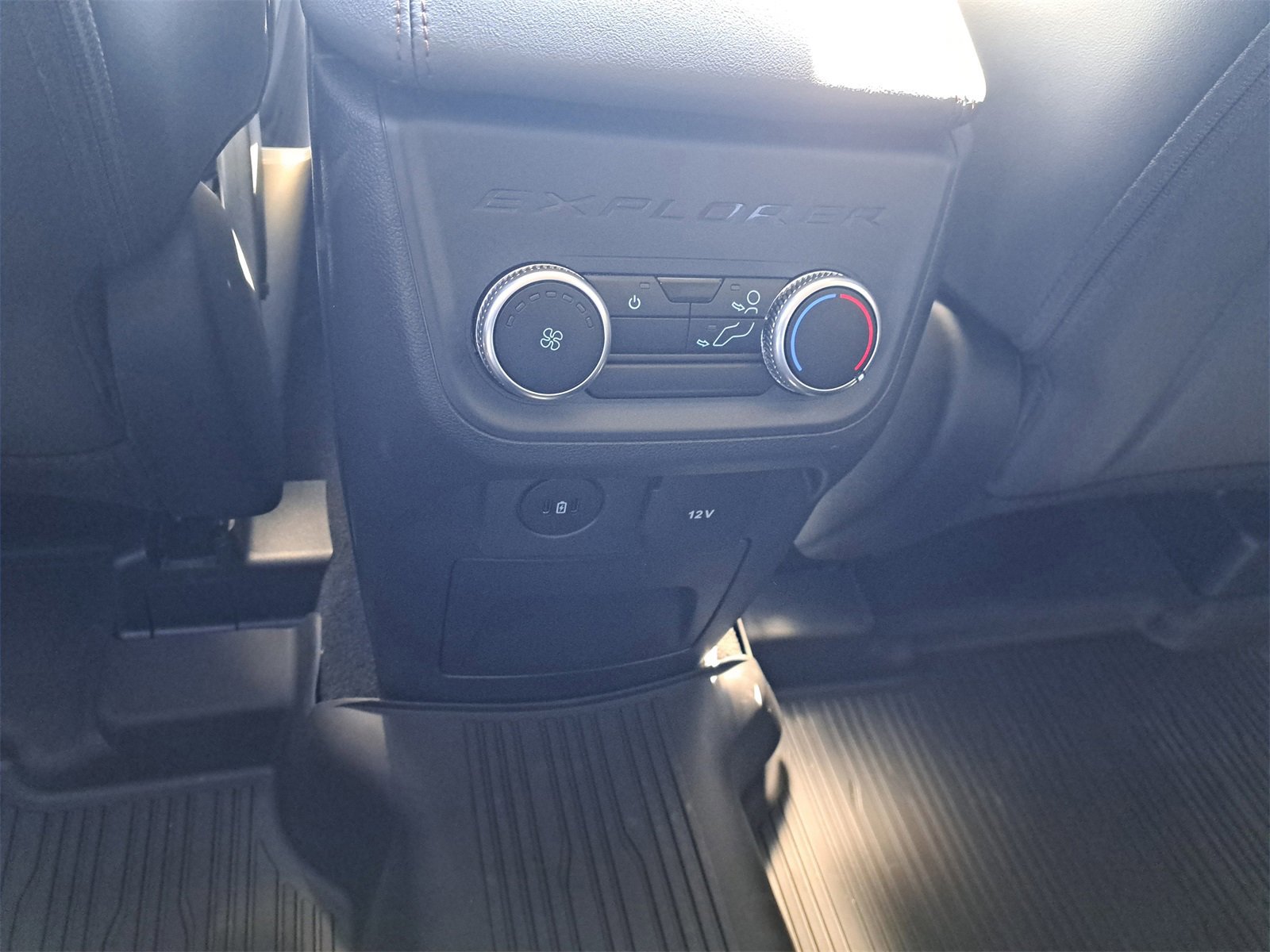 Certified 2025 Ford Explorer Active w/ Active Comfort Package image 12
