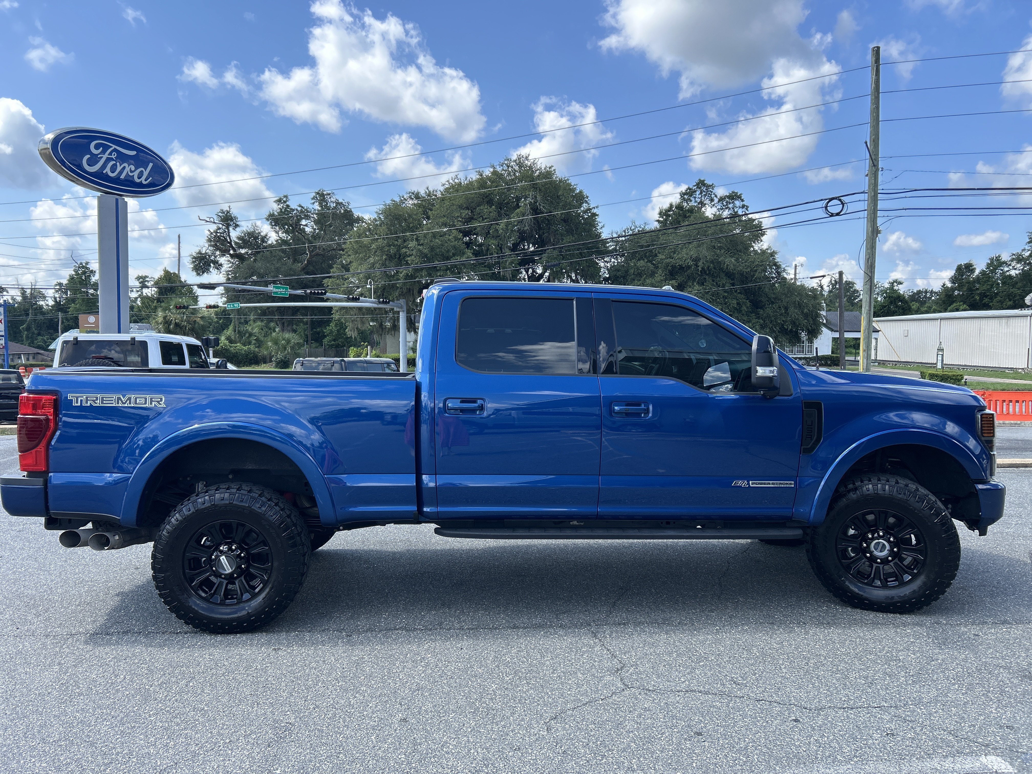 Certified 2022 Ford F250 Lariat w/ Tremor Off-Road Package AWD/4WD image 8