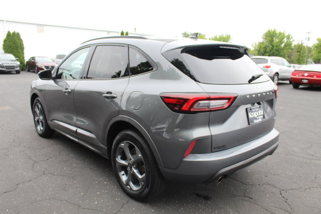 Certified 2023 Ford Escape ST-Line Select AWD/4WD image 12