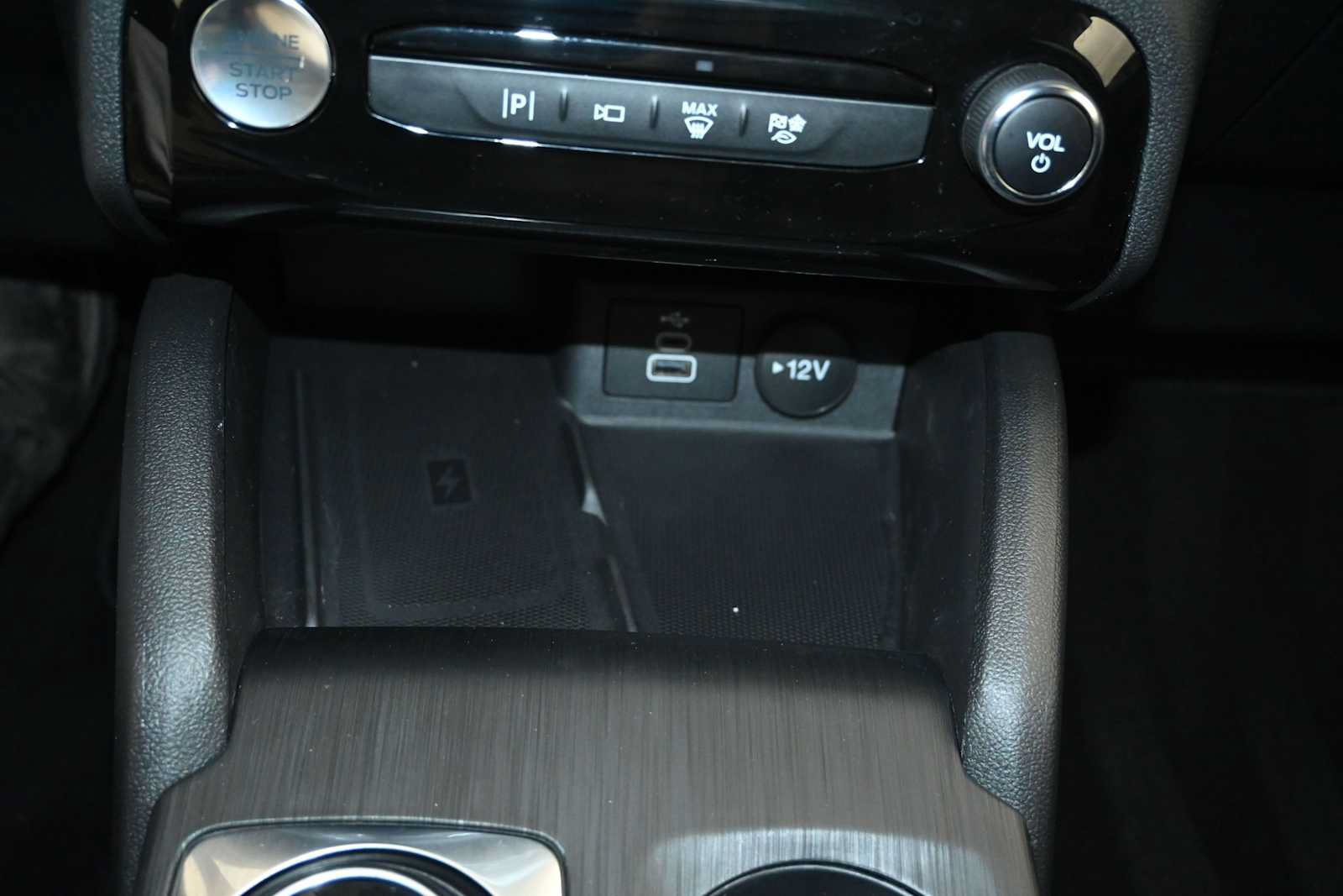 Certified 2026 Ford Escape SE w/ PHEV Premium Package FWD image 25