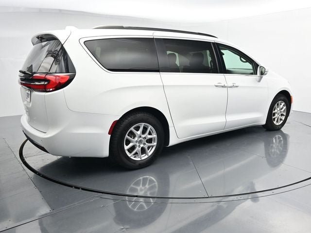 Used 2022 Chrysler Pacifica Touring-L FWD image 10