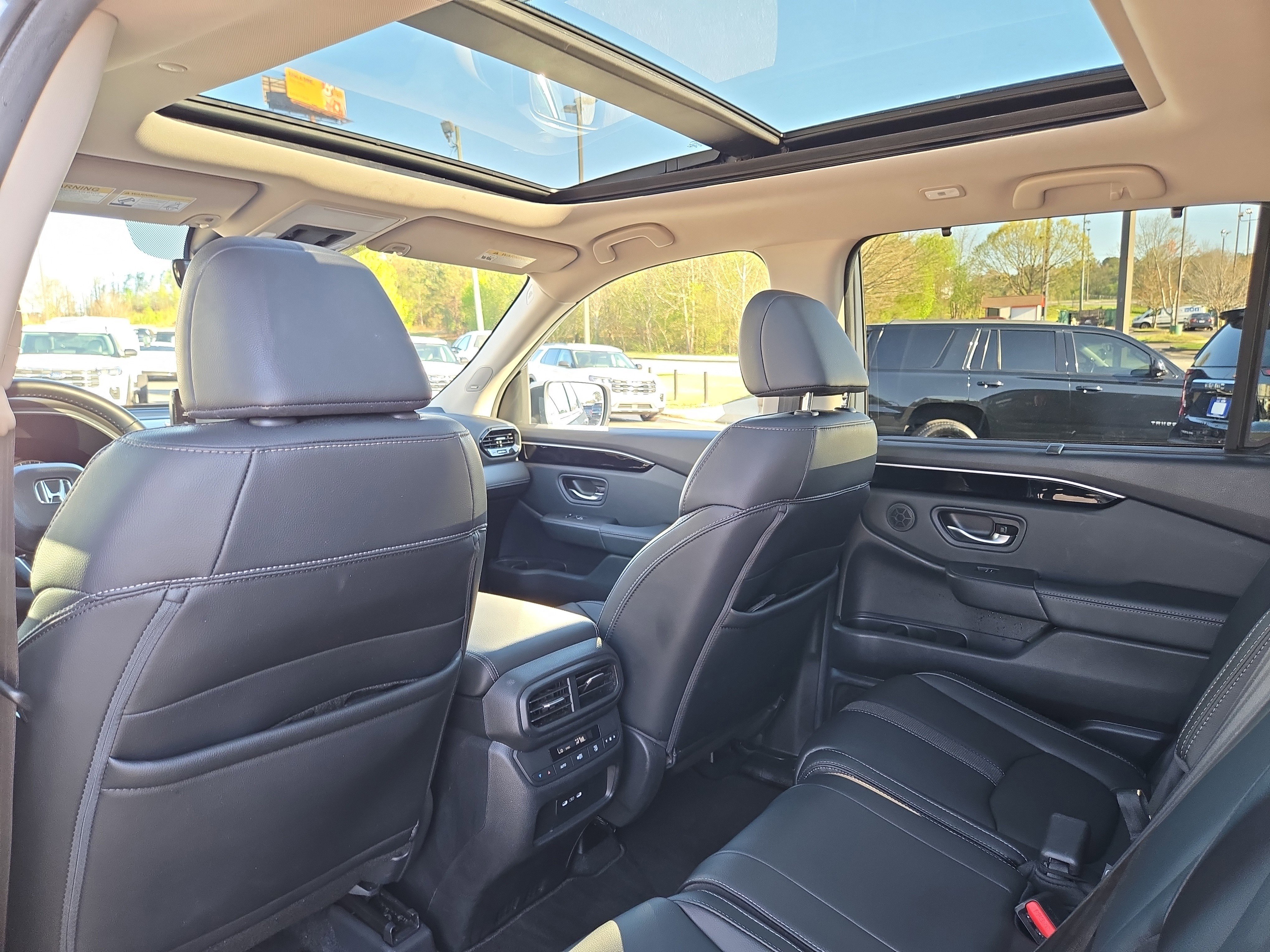 Used 2024 Honda Pilot Touring image 15